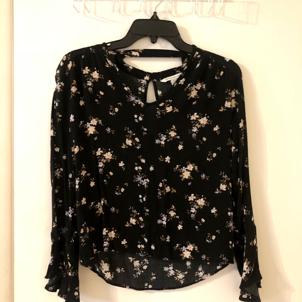 AEO Neck Cut-Out Top - Picture 2 of 3